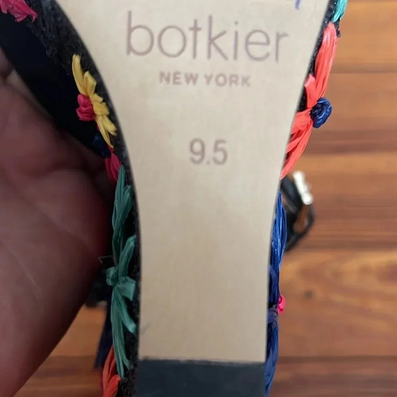 Sparkling Botkier Jesse Platform Wedge Sandals with a Raffia Floral Design - 9.5 - Picture 10 of 14